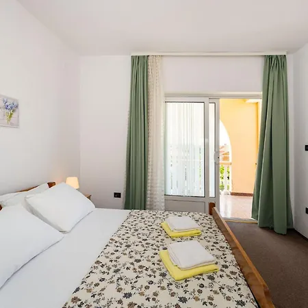 Gorgeous In With Wifi Galovac (Zadar)