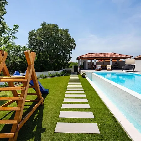 Daire Beautiful In With Kitchen Galovac (Zadar)