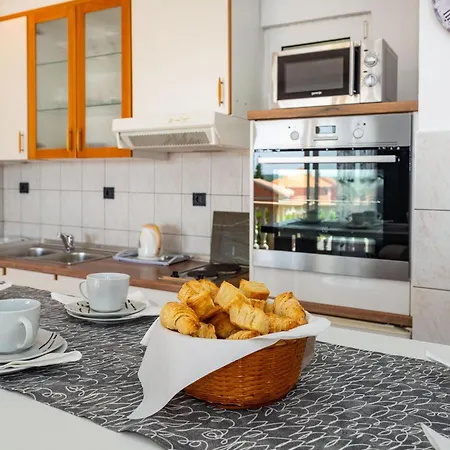 Beautiful In With Kitchen Lägenhet *