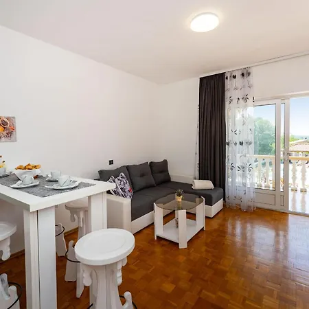 Beautiful In With Kitchen Galovac (Zadar)